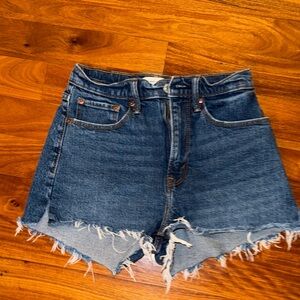 ABERCROMBIE mom short high rise shorts